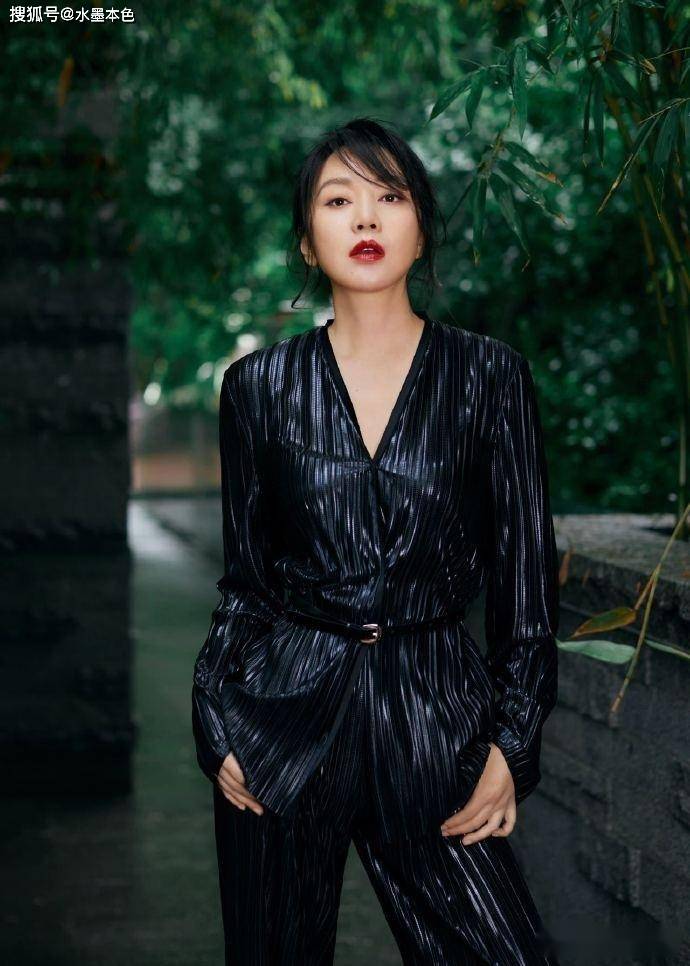 内娱"半老徐娘"只服这6位,美背长腿,风韵犹存,越老越有韵味