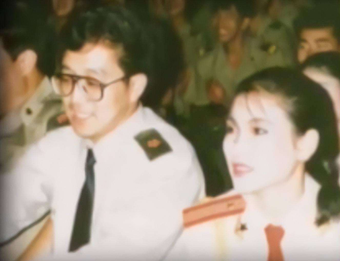 演员句号:二婚娶小11岁丫蛋,把岳父母当亲爹妈,两个女儿都是宝