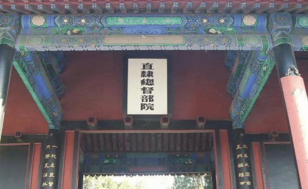 权力欲望与肉欲交织,亲情血缘沦为权谋的工具,最终害死了三代人.