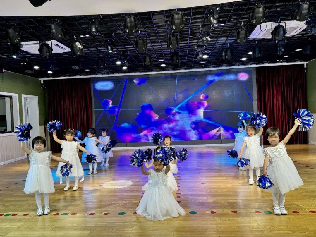 梦想起航,童心飞扬——余干县实验幼儿园毕业典礼活动