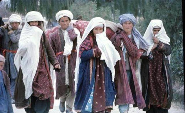 认敌为友,招致周边邻居群殴,如今处境凄惨_哈扎拉_蒙古_中亚