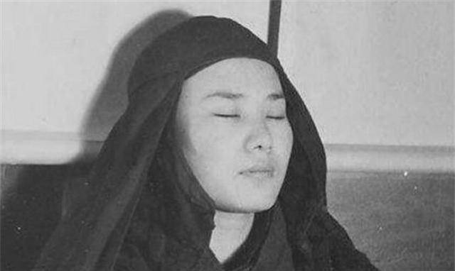 她两度丧夫三度丧子,婆婆骂她克夫克子,后来生下一子举世闻名_王采玉