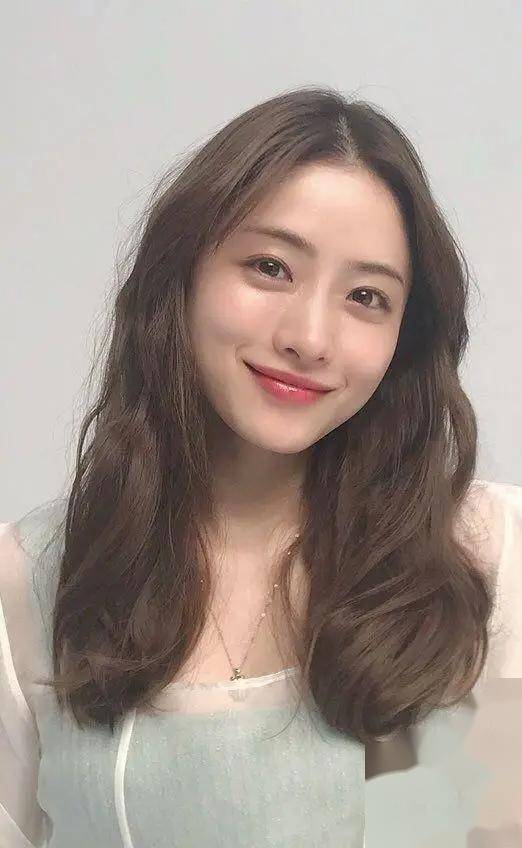 37岁的石原里美依然保持着完美的身材,这女神范儿谁能敌得过?
