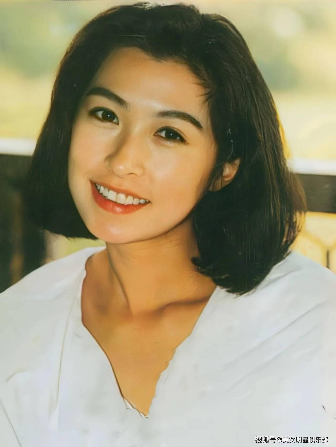 44岁郭蔼明甜美面孔纯欲天花板,写真曝光惊艳全场,美貌与才华俱佳