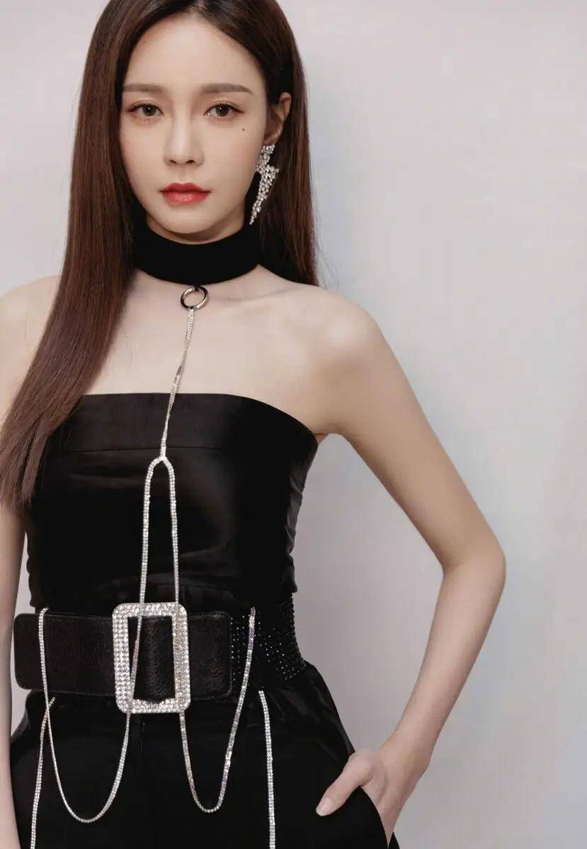 杜海涛34岁妻子沈梦辰,这谁顶得住!性感写真散发魅力四溢!