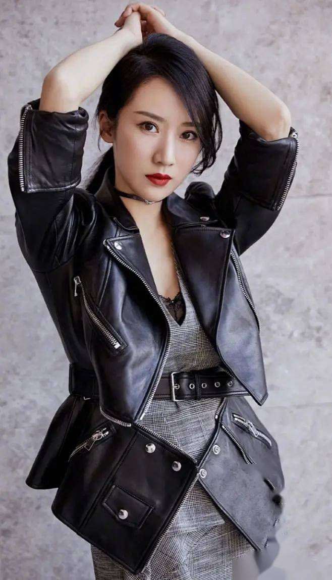 李念写真美貌与才华兼具,性感魅力十足的女神形象让人着迷!