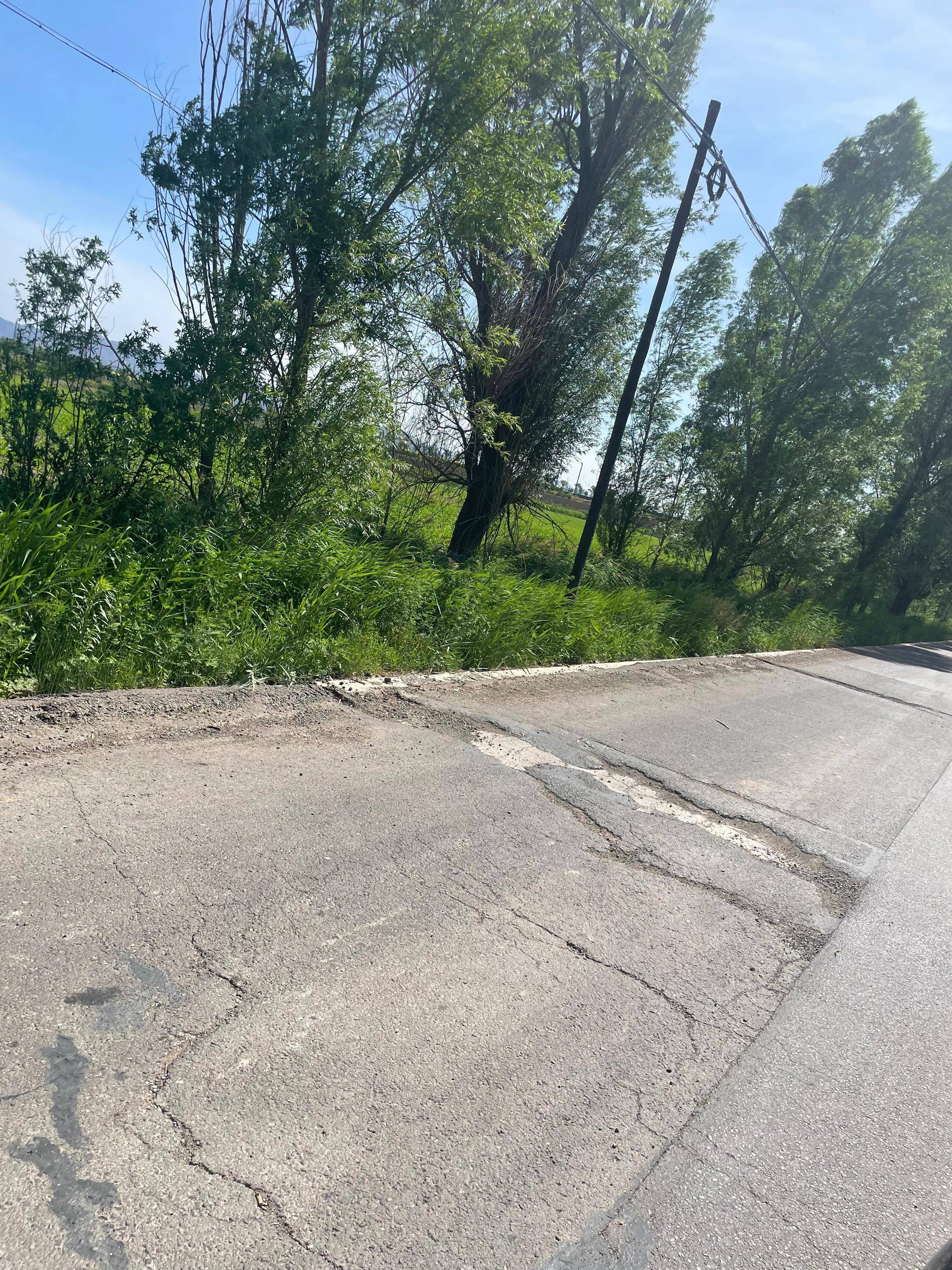 忻府区忻口镇高淤线张村到淤泥段去年新修的路,才一年不到坑坑洼洼