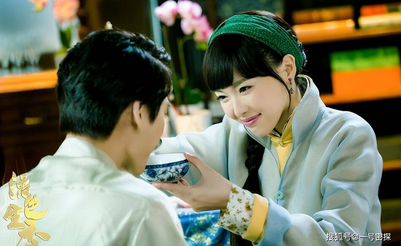 这一年她还主演了大ip《盗墓笔记》以及都市爱情剧《克拉恋人》,可谓