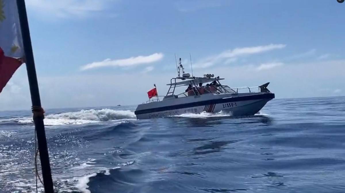 不止登船检查,我国海警近距离夺枪扣船,菲闯岛快艇"全军覆没"