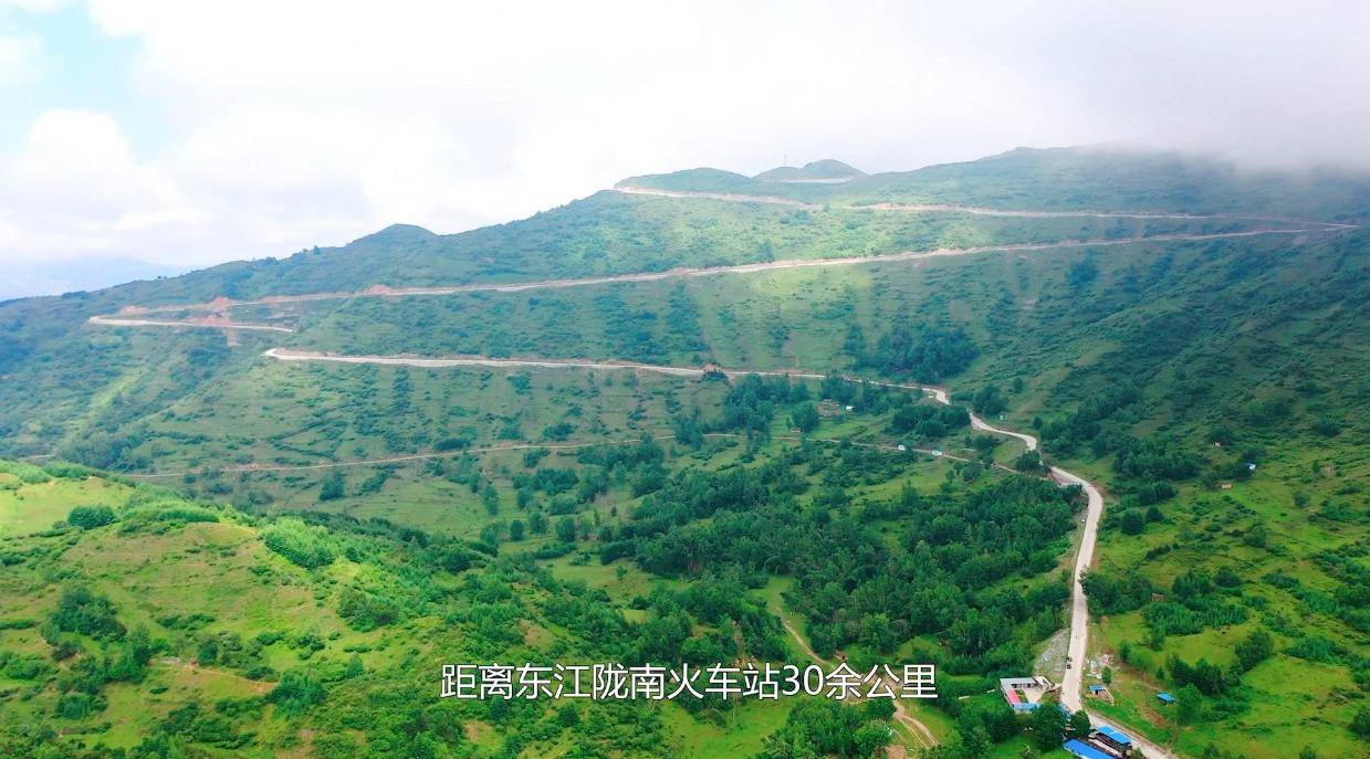 千坝草原,也称千坝牧场,曾名前坝牧场,位于甘肃省陇南市武都区