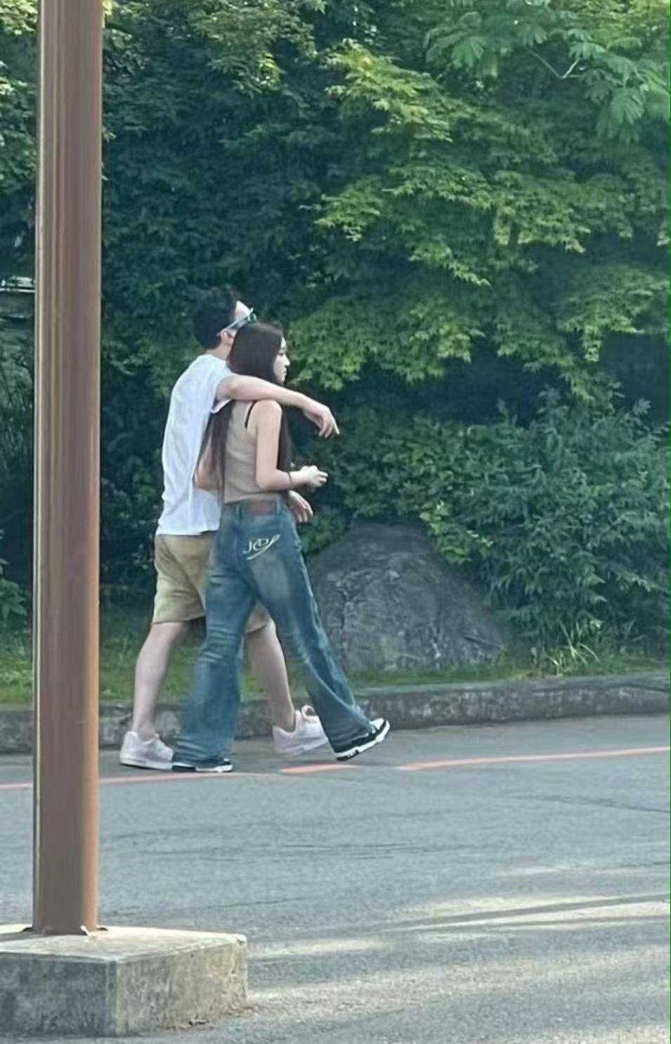 王思聪新女友懒懒认爱,条件不错透露做过医美,认识对方很久了_交往