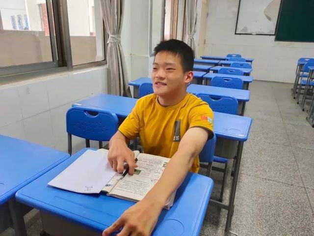 高考623分的脑瘫少年毕业了-2020年脑瘫高考状元