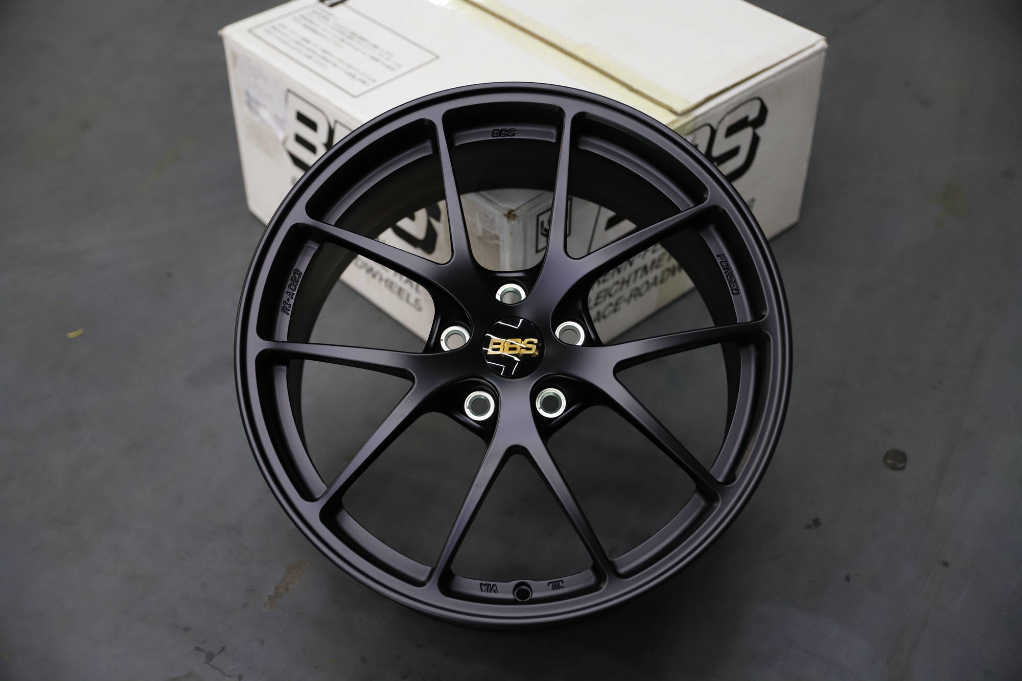 挑战与速度的完美结合:高尔夫gti第8代的bbs ri-a锻造轮毂