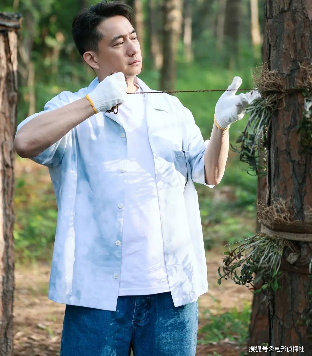 52岁黄磊非洲被偶遇,瘦了很多状态似年轻小伙,网友直呼不敢认