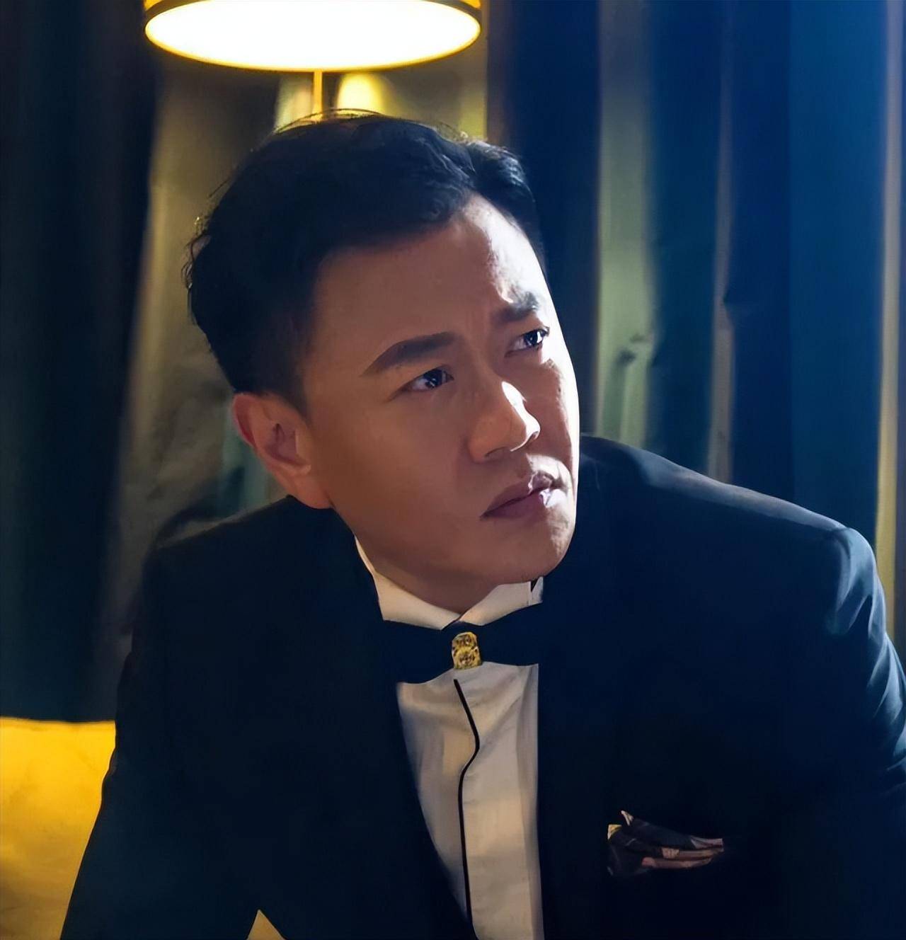 "最贵龙套"冯嘉怡:身为富豪爱演戏,片酬不够车油钱,只