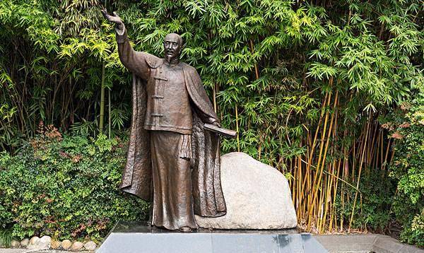 龚自珍官运不济,自认书法技术不如人,动员全家上下苦练毛笔字