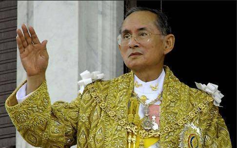 贫穷的泰国为何有全球第一"壕"的王室?泼天富贵究竟从