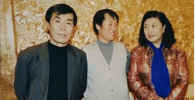 回顾何庆魁儿子曝老父亲花费,称:父亲嫖不动了,每月一万就够花