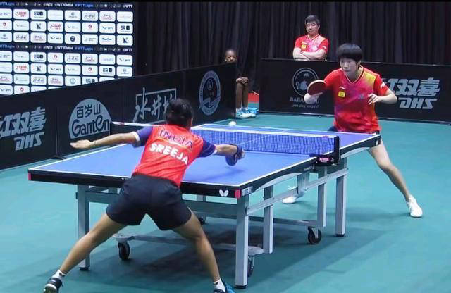 中国乒乓球队备战巴黎奥运:00后少女输印度选手,孙颖莎接班人表现不