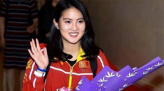 她是奥运五金王,为跳水事业5年不吃晚餐,转型教练带出