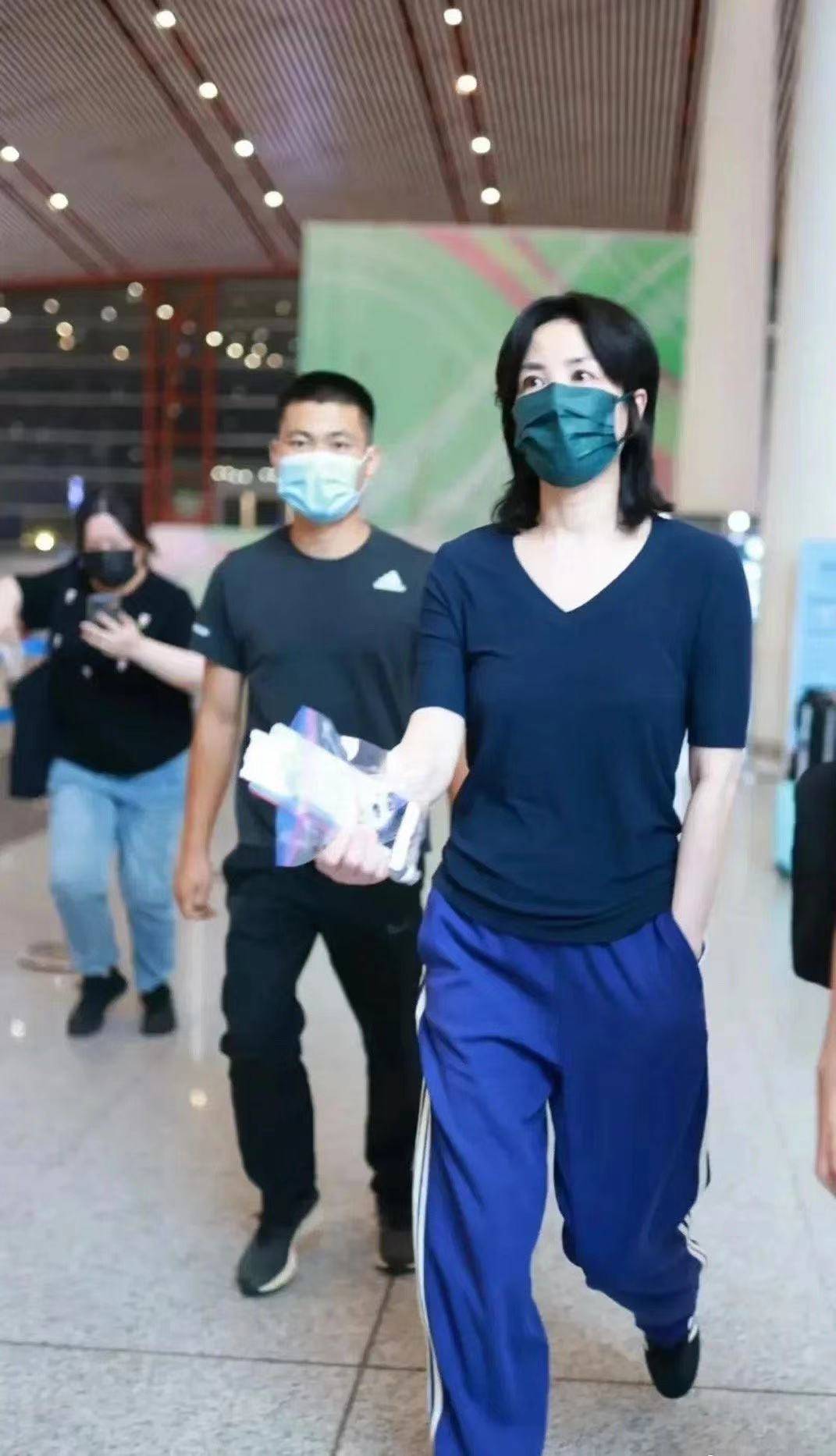 原创            谢霆锋出席活动被cue王菲,说两人造型很像，谢霆锋避嫌不直接回应-谢霆锋和王菲同台演出的综艺