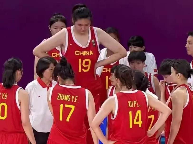 张子宇再次降维打击！对阵新西兰爆砍36分13板，预定了中国女篮的未来中锋
