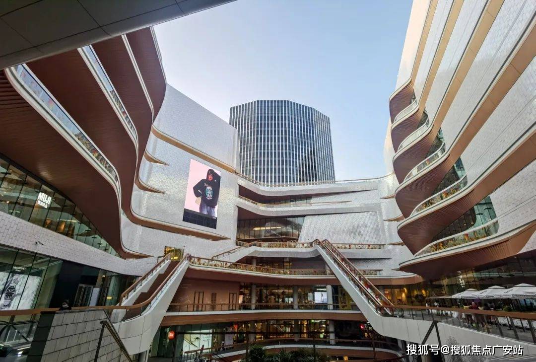 直线范围约4km内:宝山山姆超市,弘基文化休闲广场,经纬汇等· 直线