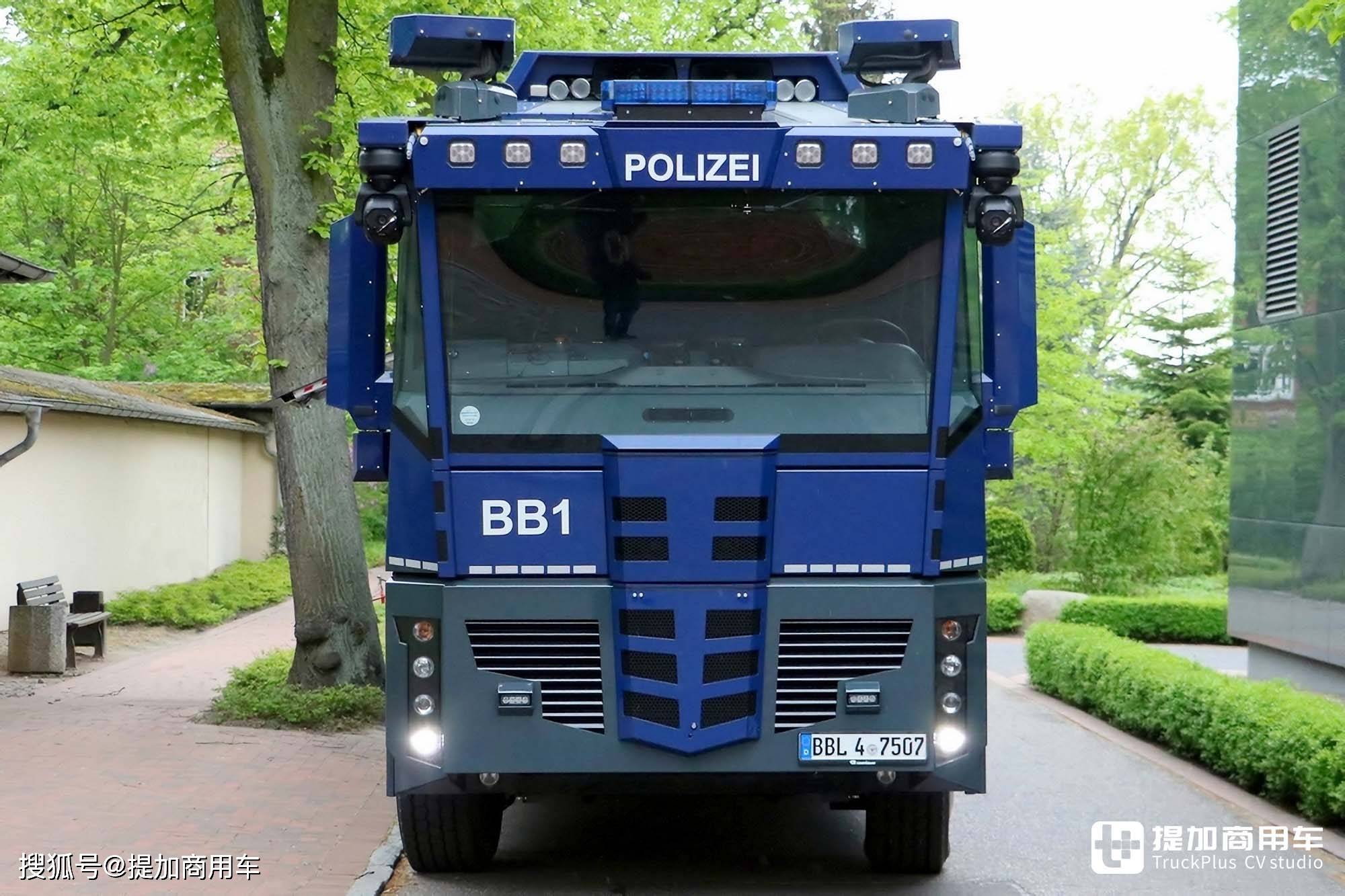 造型如外星产物,带你看德国警察的防暴水炮车,配置真是强悍