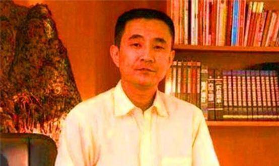 王永红:欠百亿逃往国外,还带了70亿和明星女友,亲爹去世都不回