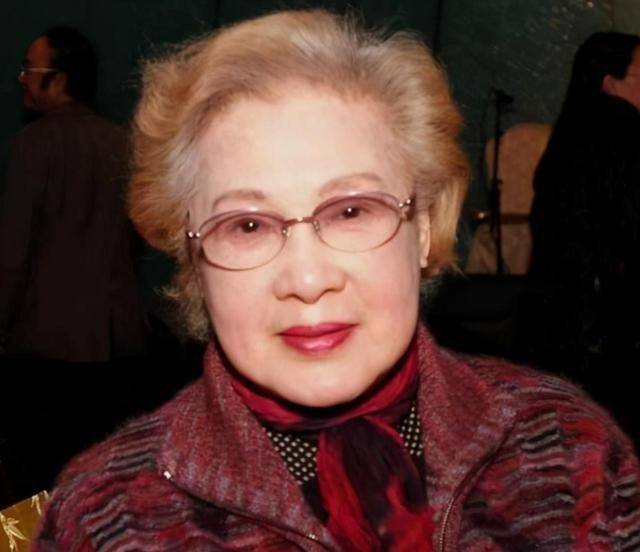 99岁秦怡"不值得羡慕"的人生:丈夫儿子早逝,和女儿30年不来往