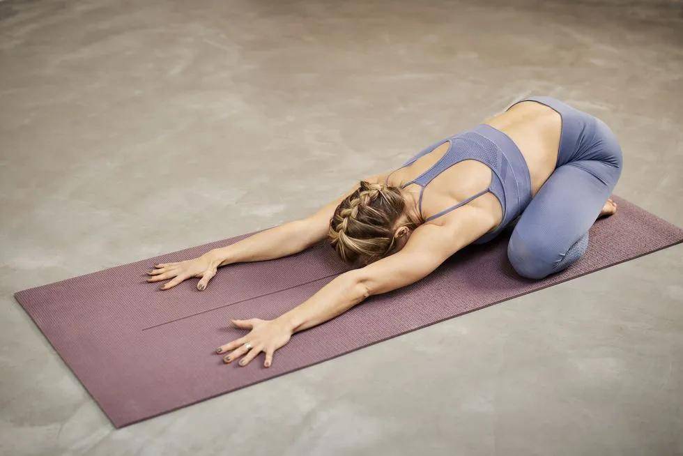 放松肩背超有感受的眼镜蛇式,超人式,下半身开