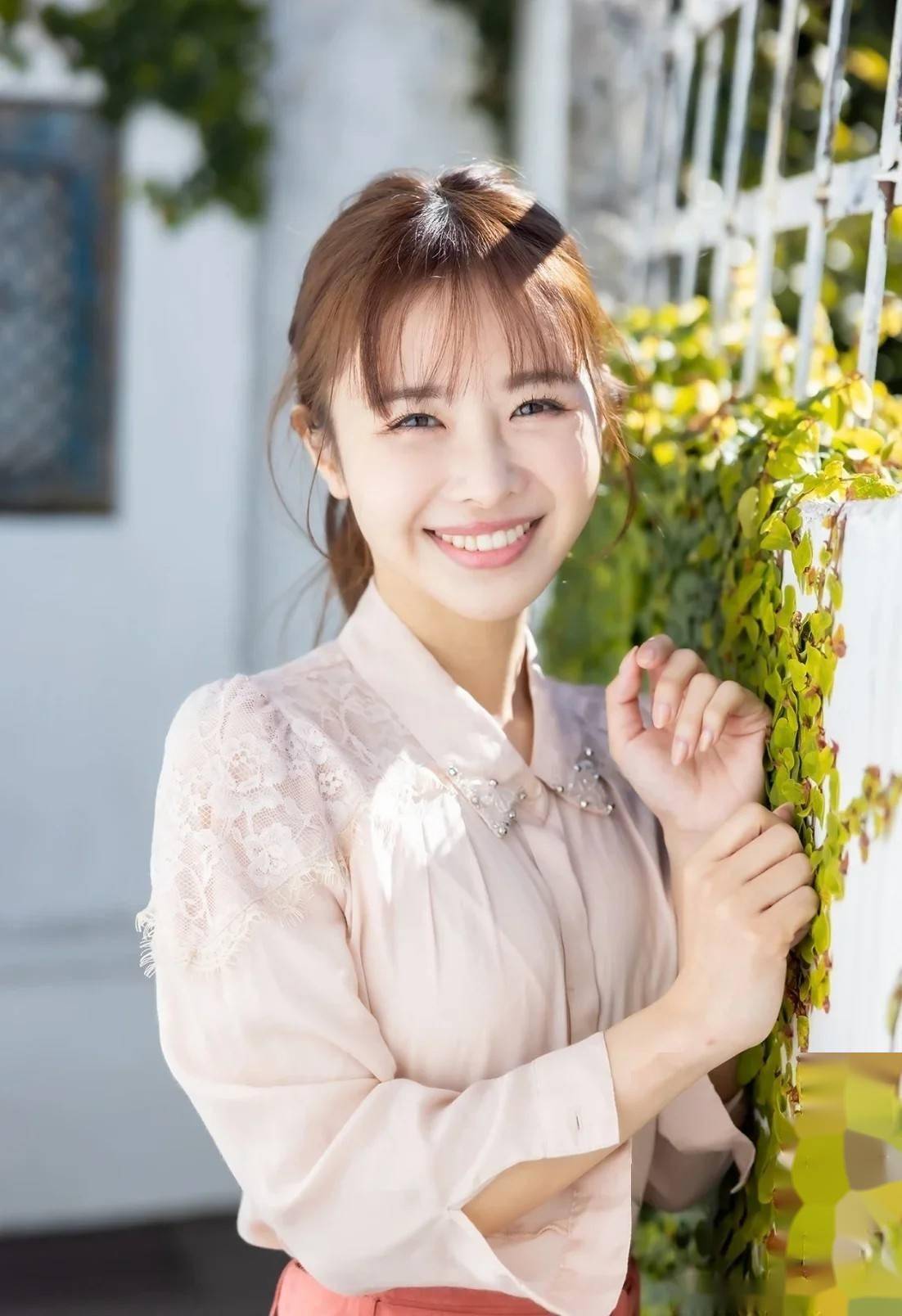 惊艳!岁栗山莉绪饱满身材展现魅力,这谁顶得住!_外貌_气质_修养