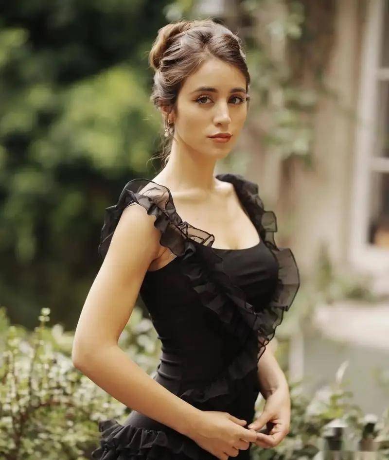 凯丽考恩的魅力无法抵挡,这身材美得让人窒息!