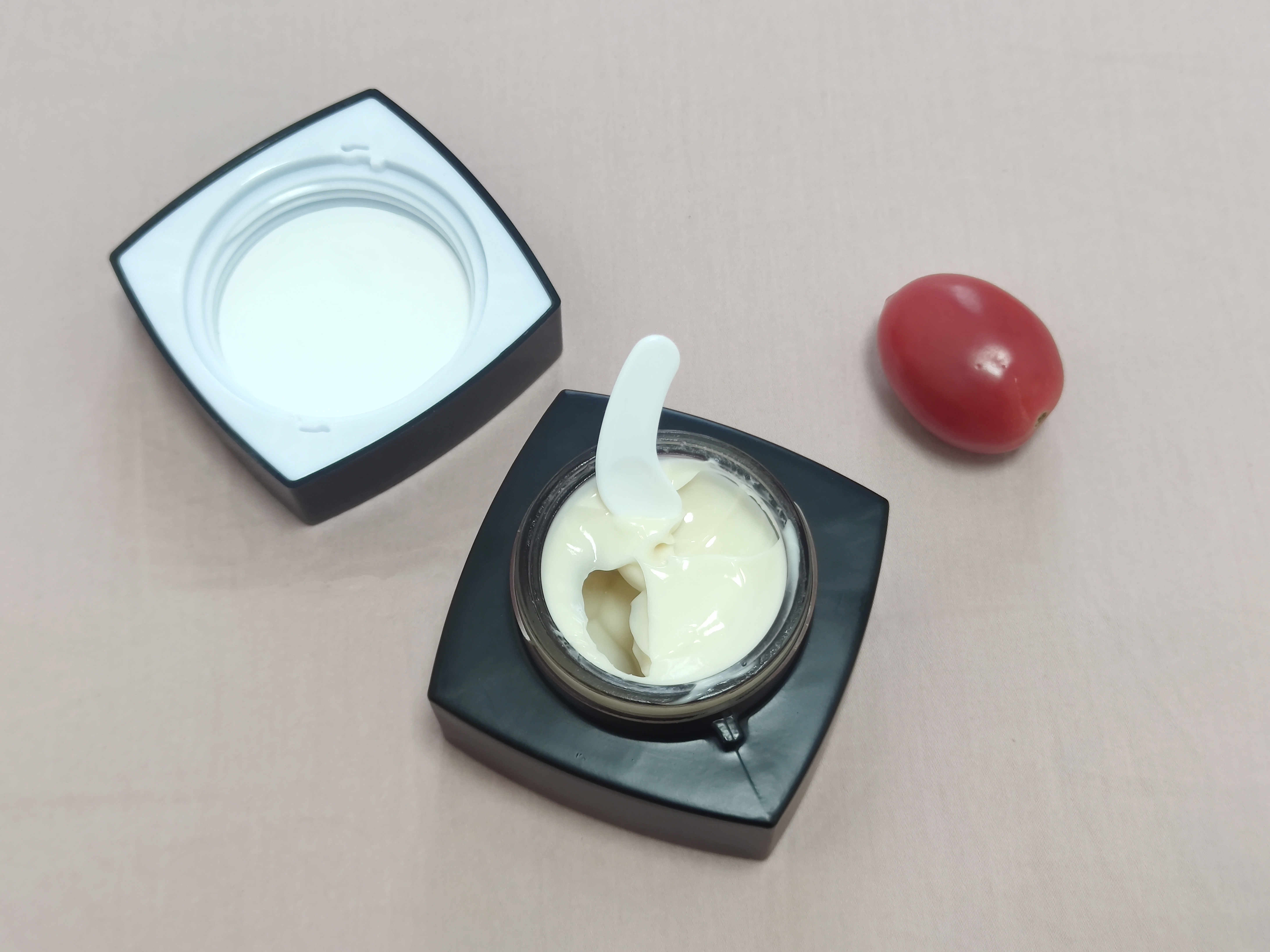 赫徕抗衰面霜测评:解锁肌肤年轻密码,淡纹紧致功效千元内最强