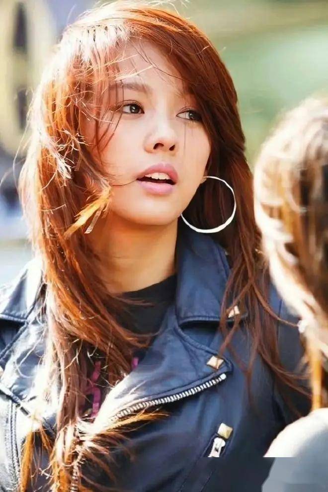 李孝利的写真曝光,这身材让人忍不住多看几眼!