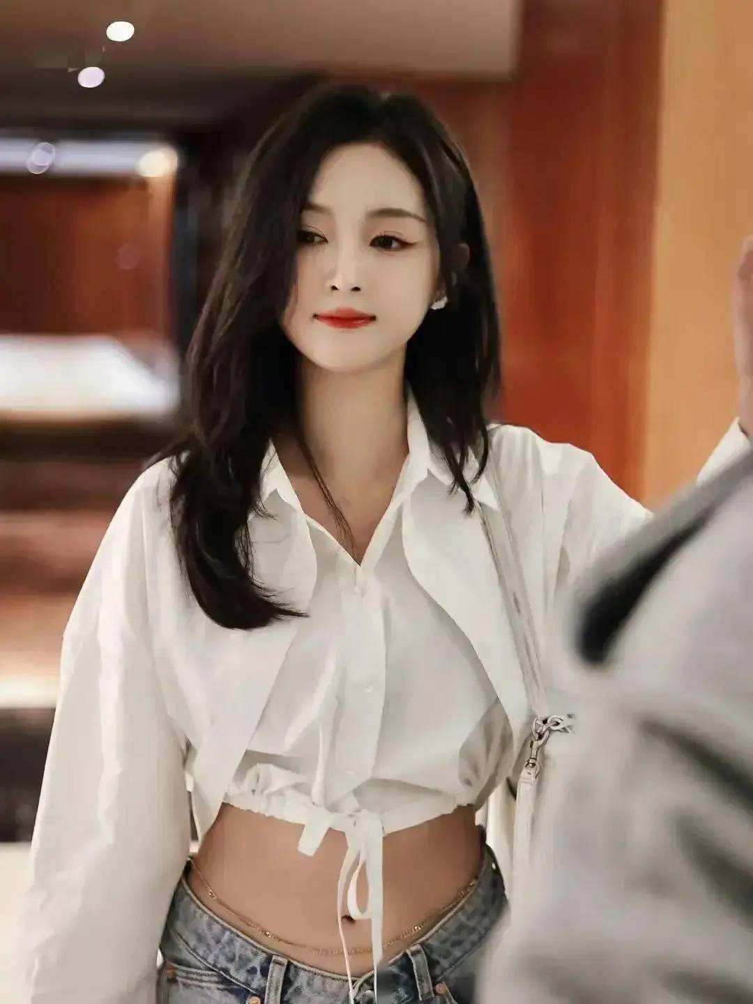 吴宣仪丰腴美照曝光,让人欲罢不能!