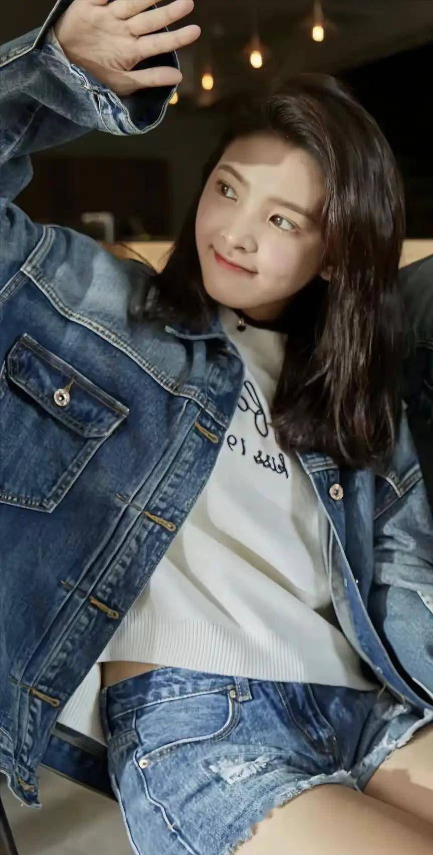 章若楠甜美笑容征服无数粉丝,女神范儿十足!