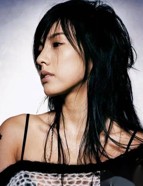 李孝利的美貌和才华,让艺术创作达到了新的高度!