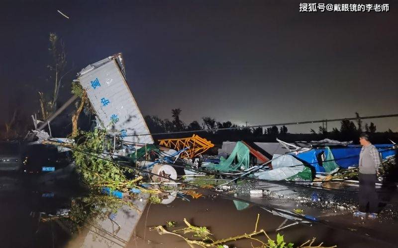 原创            观天下：山东菏泽龙卷风强势来袭，紧急救援与灾后重建同步进行-山东龙卷风叫什么名字来着