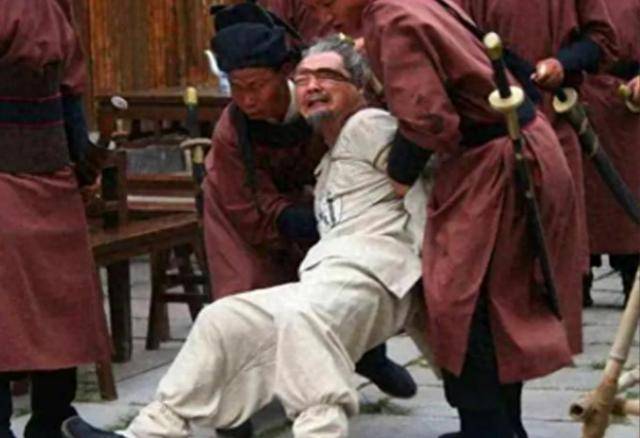 他沉吟片刻,决定要亲自走访死牢,详查每位死囚的由来缘故.