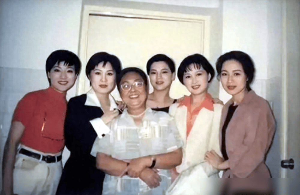 真是人过中年不如狗,"五朵金花":4人无儿无女,1人遭受诟病