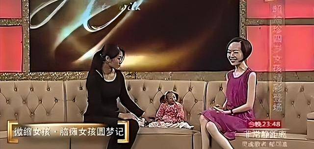 也正因为此在2013年5月,梁小小一家参加了《鲁豫有约》这档节目,讲述