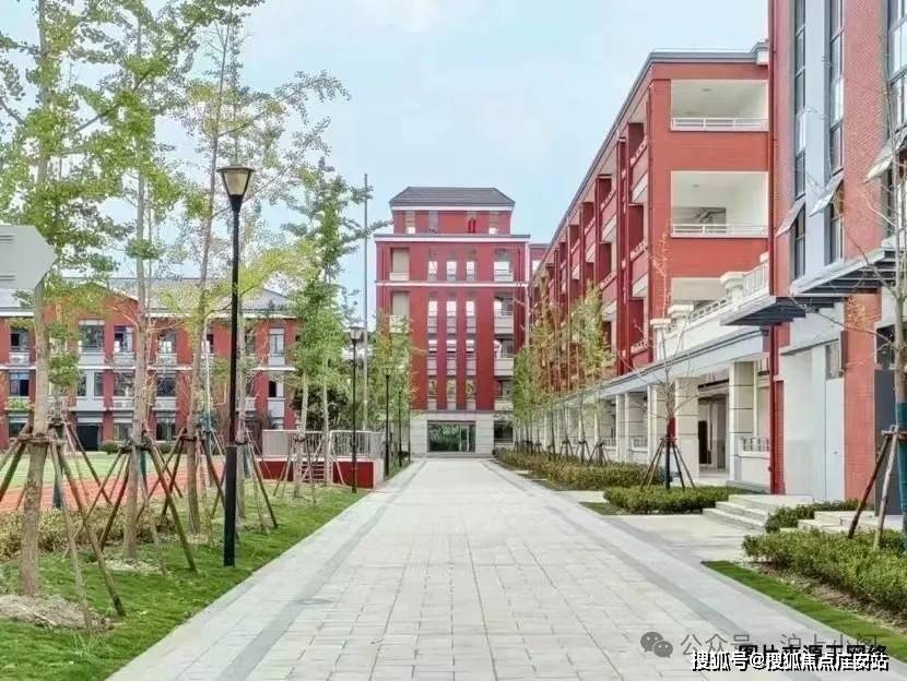 根据规划,浦江总绿地面积不少于733万㎡,包括1处城市公园,10处地区