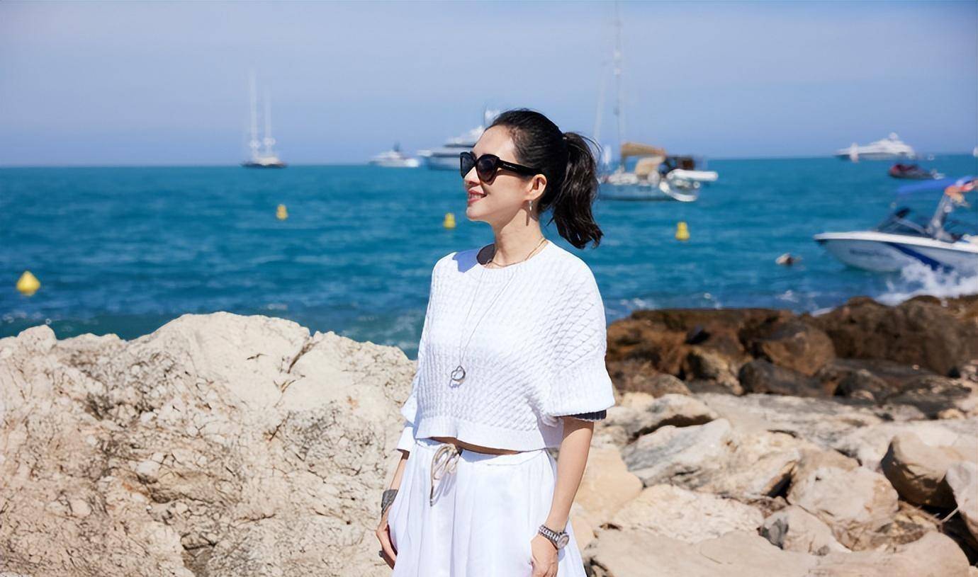 总之,章子怡和汪峰的离婚事件,不仅是娱乐圈中的一段插曲,更是我们