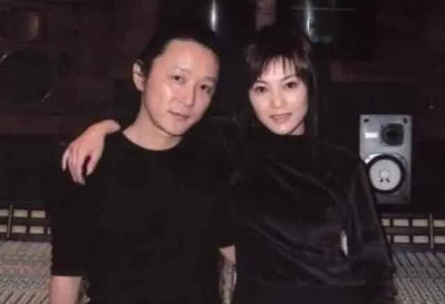 诈骗犯逃亡19年,摇身一变成为亿万富翁,还将女友捧成了大明星