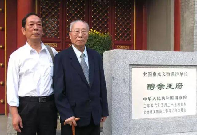 奶奶是慈禧,哥哥是溥仪,大伯是光绪,他甘当教书匠,活到2015年