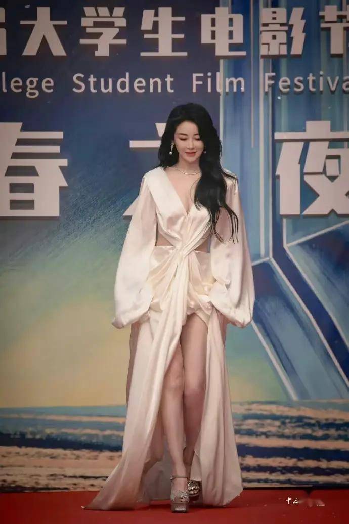 写真太美了,这身材太绝了,这谁能顶得住?陈紫函,你就是女神!