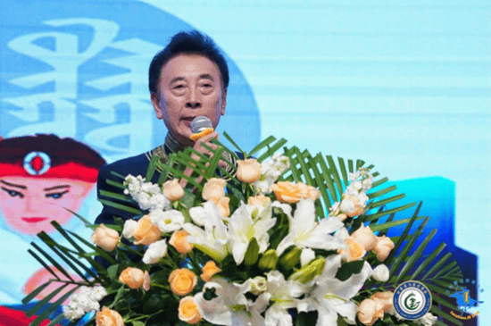 本次大会还举行了那达慕组委会换届仪式,甘肃省搏击协会会长宝喜先生
