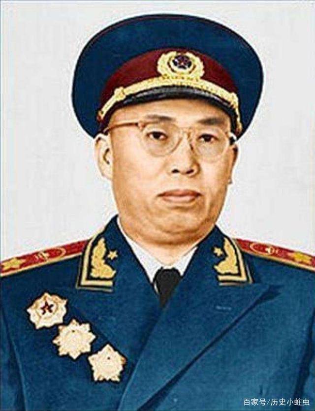 罗东进出生于抗日战争时期,曾任中国人民解放军第二炮兵副政委,中将