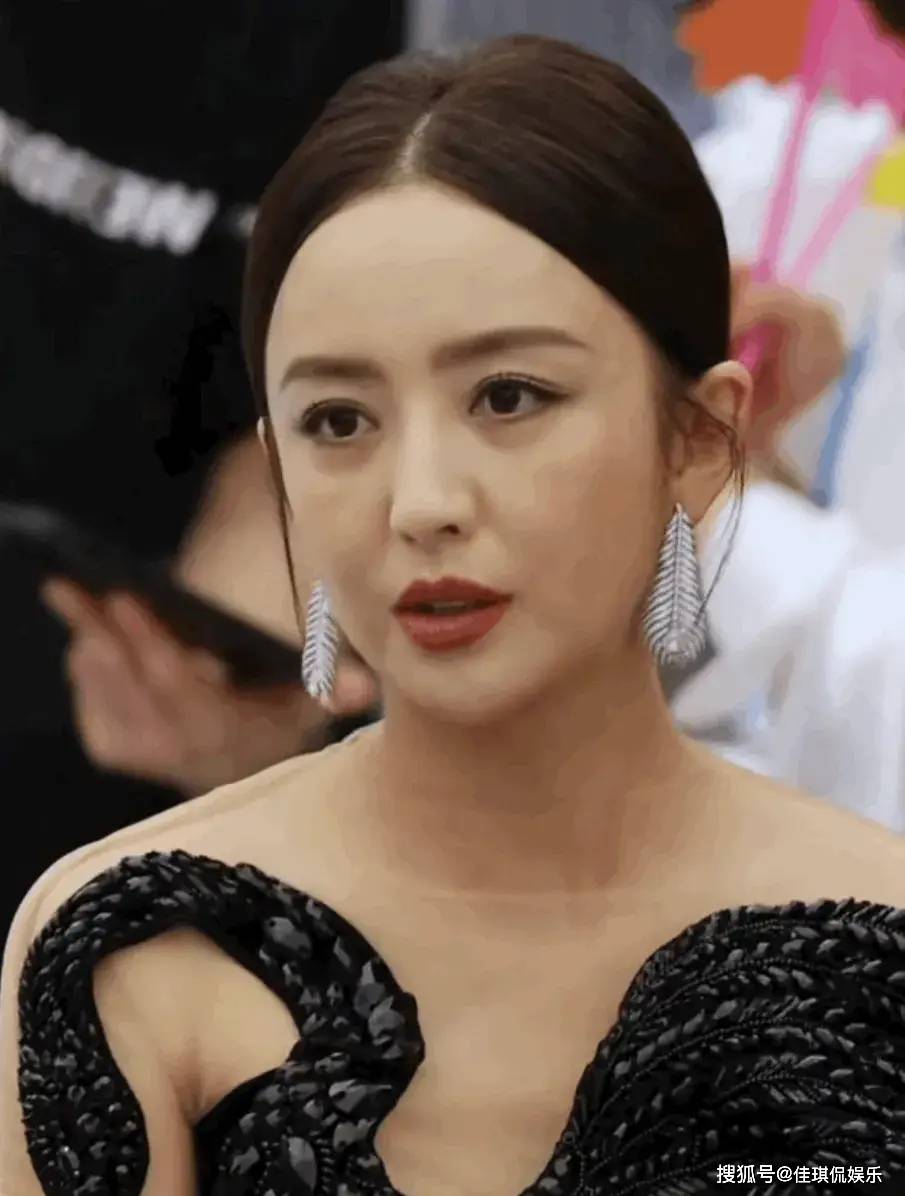 佟丽娅怎么突然老成这样?脸肿皱纹多!眼神凶狠,太吓人